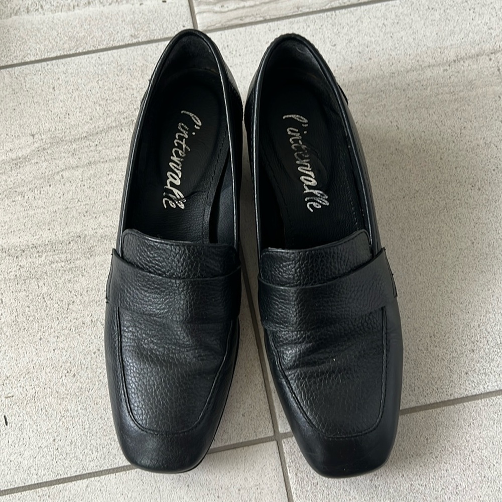 L’intervalle black leather loafers sz 38 preloved